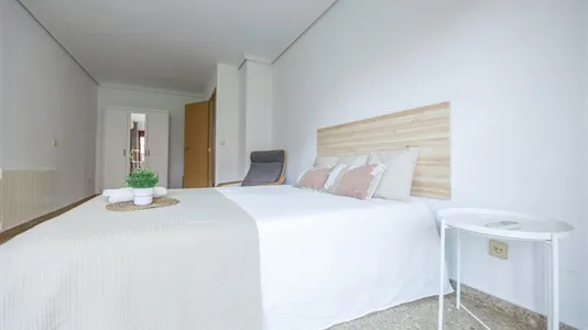 Rooms in el Camí de Vera - photo 5