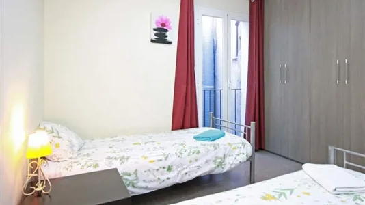 Rooms in Barcelona Ciutat Vella - photo 2