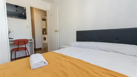 Rooms in Málaga - photo 3
