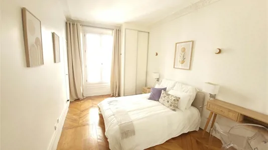 Rooms in Paris 8ème arrondissement - photo 2