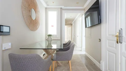 Rooms in Barcelona Ciutat Vella - photo 7