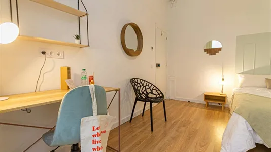 Rooms in Barcelona Ciutat Vella - photo 3