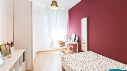 Room for rent in Milano Zona 8 - Fiera, Gallaratese, Quarto Oggiaro, Milan