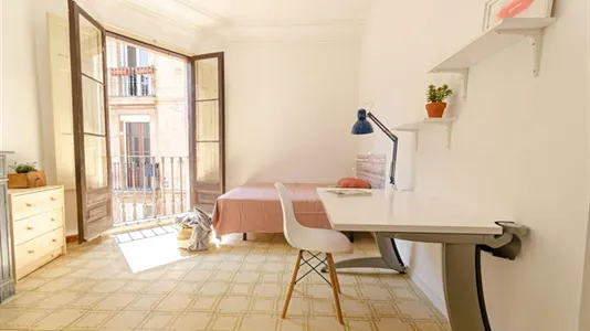 Rooms in Barcelona Ciutat Vella - photo 4