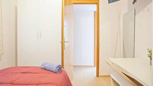 Rooms in Barcelona Sants-Montjuïc - photo 2