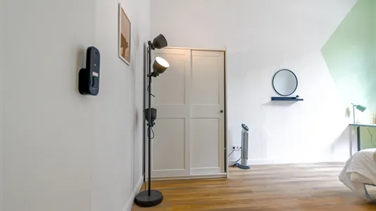 Rooms in Barcelona Ciutat Vella - photo 7