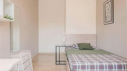 Room for rent in Milano Zona 7 - Baggio, De Angeli, San Siro, Milan
