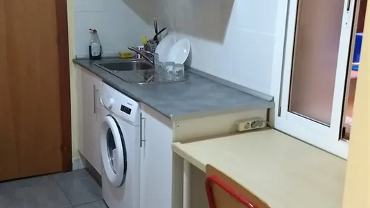 Rooms in Barcelona Ciutat Vella - photo 4