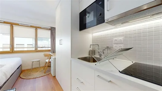 Rooms in Paris 17ème arrondissement - photo 2