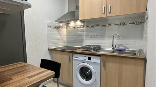 Rooms in Barcelona Ciutat Vella - photo 5