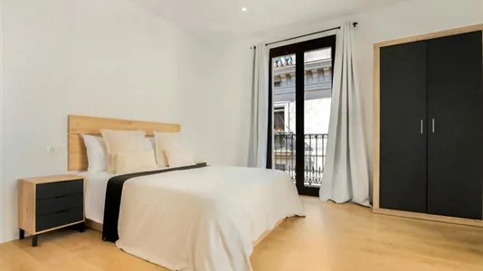 Rooms in Barcelona Ciutat Vella - photo 3