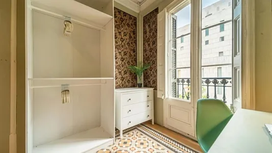 Rooms in Barcelona Eixample - photo 4