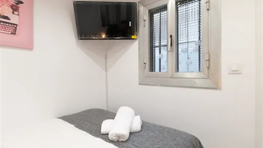 Rooms in Barcelona Ciutat Vella - photo 2