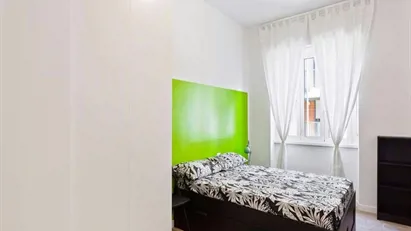 Room for rent in Milano Zona 6 - Barona, Lorenteggio, Milan