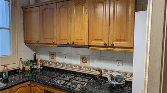 Rooms in Barcelona Ciutat Vella - photo 10