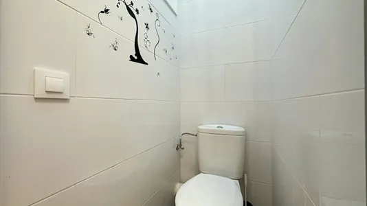 Rooms in Barcelona Ciutat Vella - photo 9