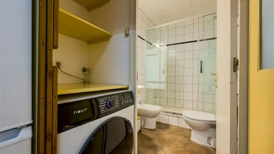 Rooms in Barcelona Ciutat Vella - photo 8