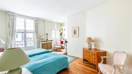 Apartments in Paris 16éme arrondissement (North) - photo 9