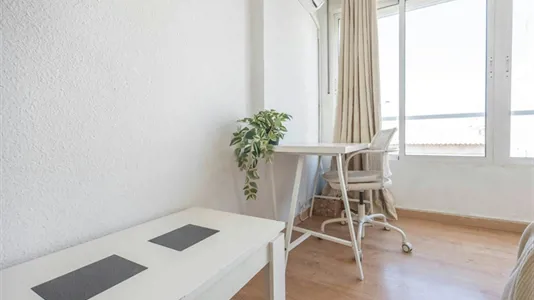 Rooms in el Camí de Vera - photo 3