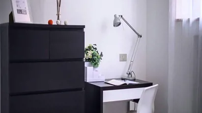 Room for rent in Milano Zona 8 - Fiera, Gallaratese, Quarto Oggiaro, Milan