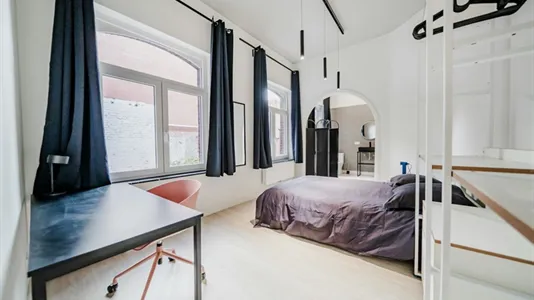 Rooms in Charleroi - photo 1