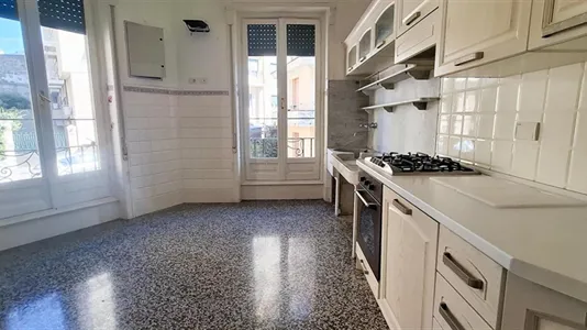 Rooms in Genoa - photo 2