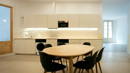 Rooms in Barcelona Eixample - photo 8