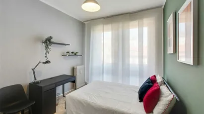 Room for rent in Milano Zona 6 - Barona, Lorenteggio, Milan