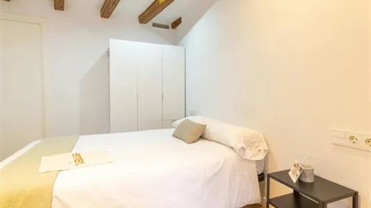 Rooms in Barcelona Sants-Montjuïc - photo 4