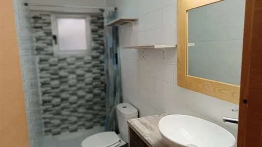 Rooms in Almería - photo 10