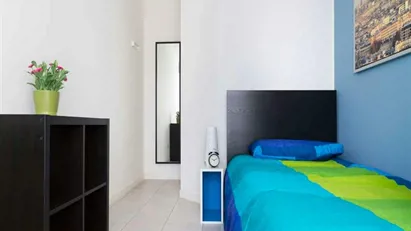 Room for rent in Milano Zona 6 - Barona, Lorenteggio, Milan