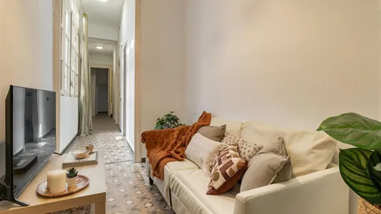 Rooms in Barcelona Ciutat Vella - photo 9