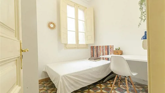 Rooms in Barcelona Ciutat Vella - photo 2