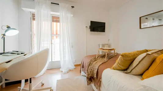 Rooms in Madrid Chamberí - photo 2
