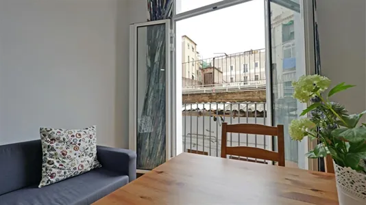 Rooms in Barcelona Ciutat Vella - photo 9
