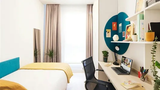 Rooms in Barcelona Sants-Montjuïc - photo 3