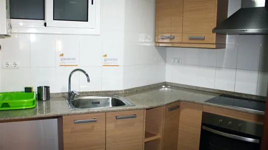 Rooms in Barcelona Ciutat Vella - photo 7