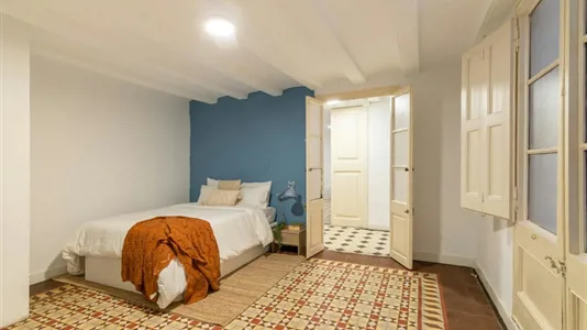 Rooms in Barcelona Ciutat Vella - photo 2