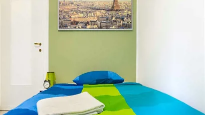 Room for rent in Milano Zona 6 - Barona, Lorenteggio, Milan