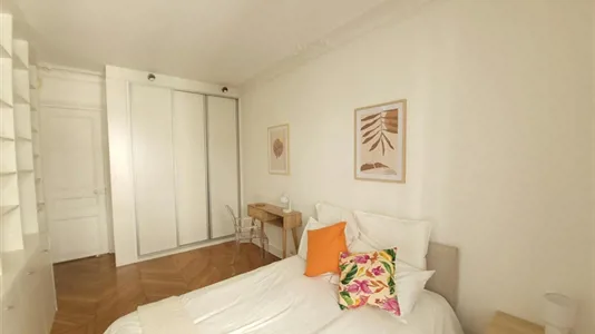 Rooms in Paris 8ème arrondissement - photo 2