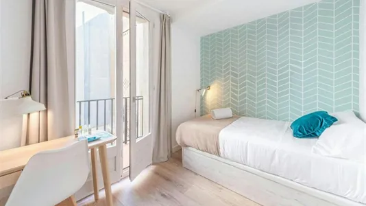 Rooms in Barcelona Ciutat Vella - photo 2