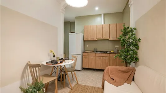 Rooms in Barcelona Ciutat Vella - photo 5