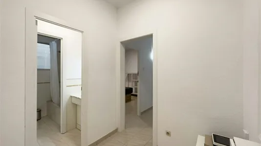 Rooms in Barcelona Eixample - photo 10