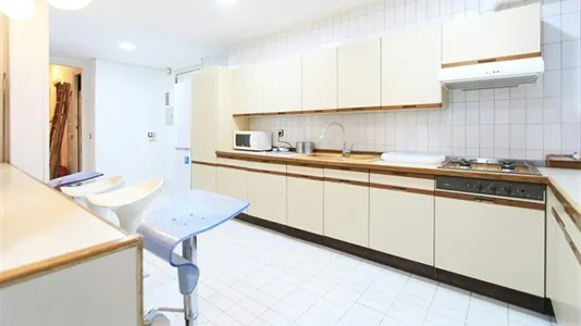 Rooms in Madrid Centro - photo 8