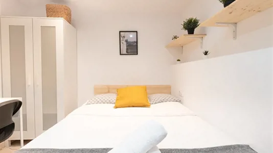 Rooms in Barcelona Ciutat Vella - photo 3