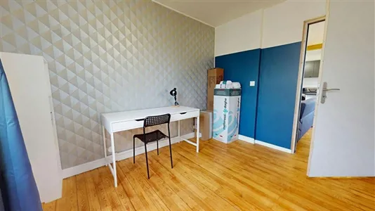 Rooms in Clermont-Ferrand - photo 2