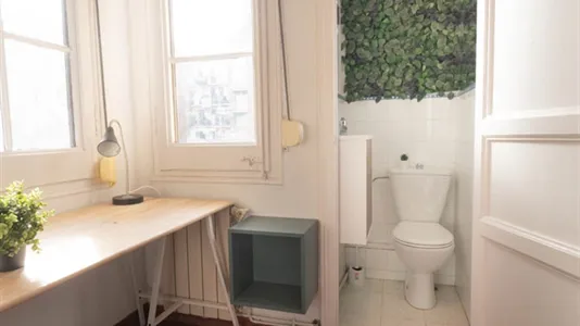 Rooms in Barcelona Eixample - photo 8