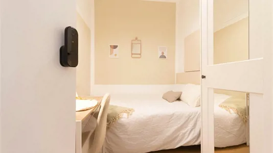 Rooms in Barcelona Ciutat Vella - photo 2