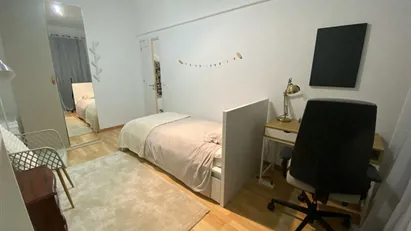 Room for rent in Almada, Setúbal (Distrito)