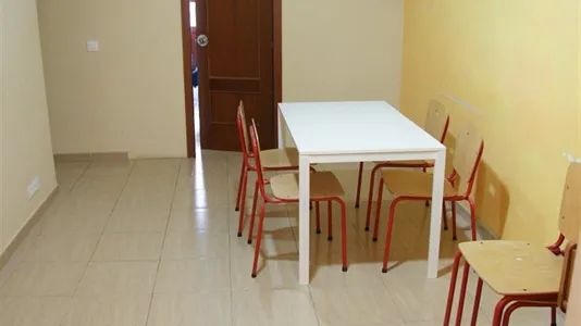 Rooms in Barcelona Ciutat Vella - photo 9